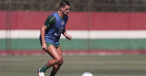 Gabriel Pires Treina Bola E Se Aproxima De Volta No Fluminense