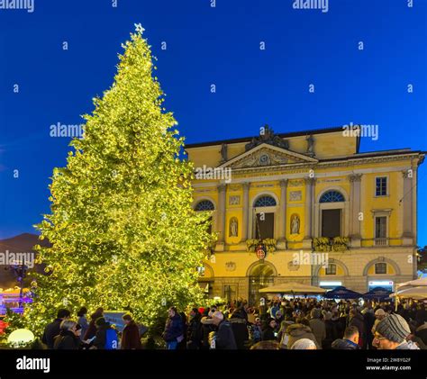 Lugano Svizzera 12 Dicembre 2023 Mercatino Di Natale A Lugano La