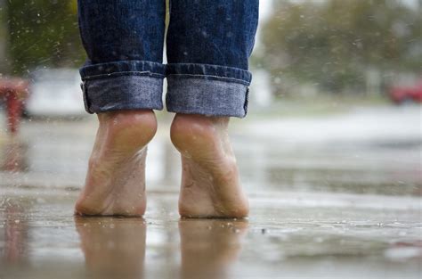 How To Care For Your Feet During The Monsoons Akreations Hair