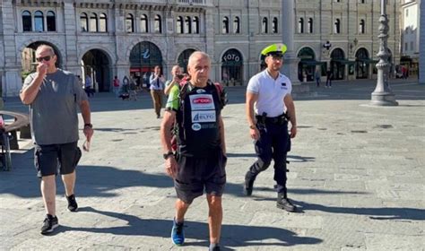 Uomo Di 90 Anni Parte Da Trieste E Percorre A Piedi 2 500 Chilometri