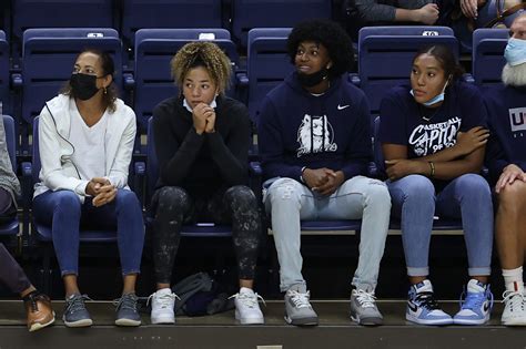 Uconn Wbb Weekly With 2022 Recruiting Class Huskies Hope To Have