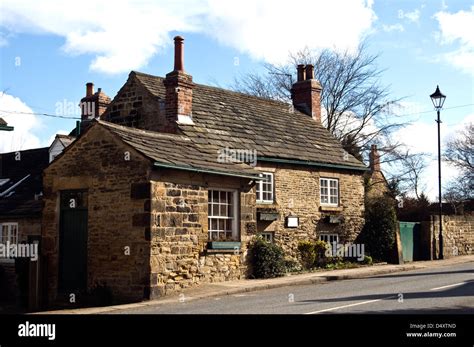 Old English Cottage Hi Res Stock Photography And Images Alamy