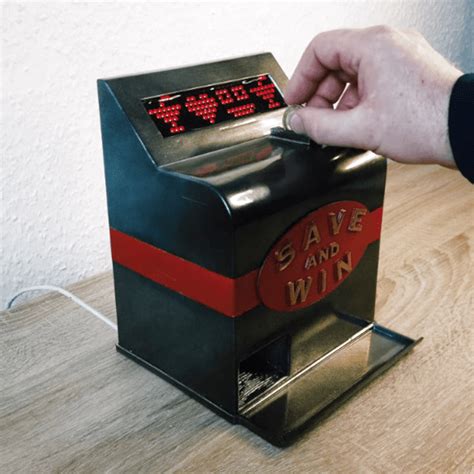 Piggy Bank Slot Machine Puts A Spin On Saving | Hackaday