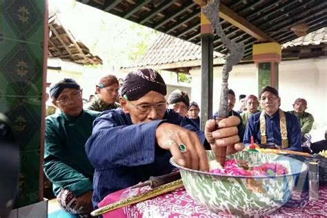 Tradisi Kejawen Malam 1 Suro 2022 Inilah Tata Cara Memandikan Keris