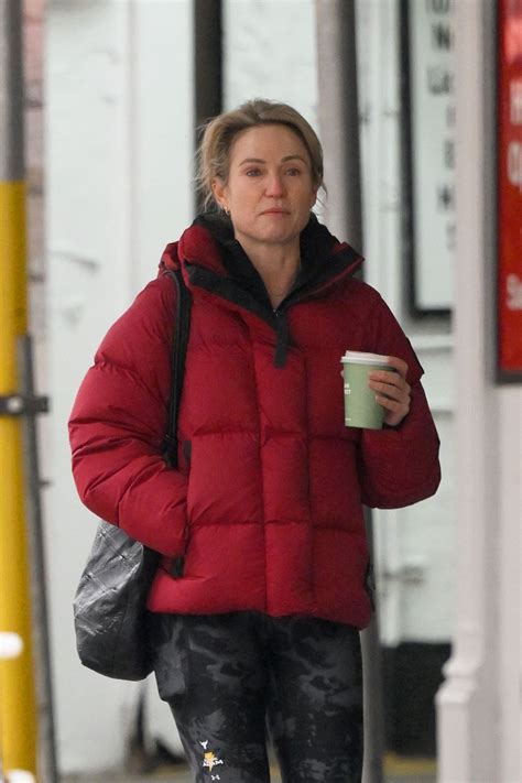 AMY ROBACH Out for Coffee After Workout in New York 12/15/2022 – HawtCelebs