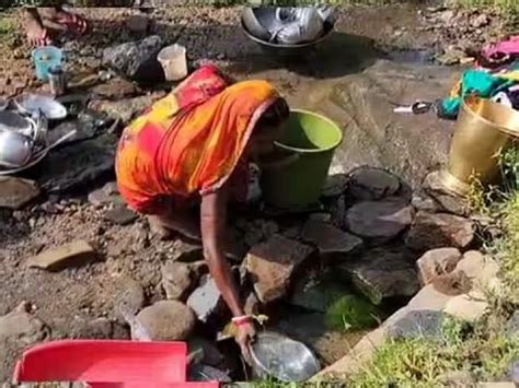 Water Crisis In Jharkhand People Are Forced To Drink Dirty Water Of