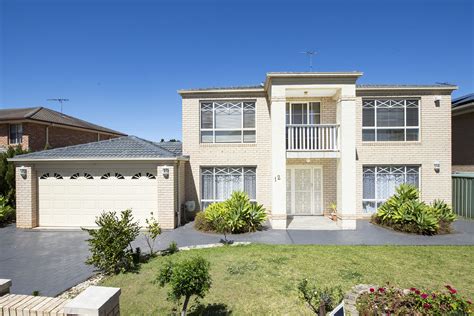 Brigadoon Avenue Glenmore Park Nsw House For Rent Domain