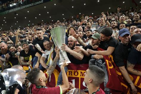 La Roma Se Convierte En El Primer Campeón De La Conference League