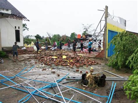 Indonesia Tornado Update | Indonesia Hit By Tornado Today Killing At ...