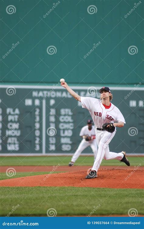 Bronson Arroyo editorial stock image. Image of touch - 139037664