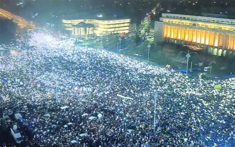 Moment Istoric La Protestele Din Romania De Romani Oameni Au