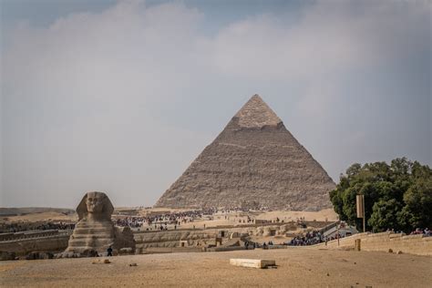 thousand-tourist-pyramids-giza-egypt | Zigzagging with Bill and Paige