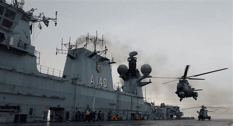 FOTOS Maior navio de guerra da América Latina abre para visitação em