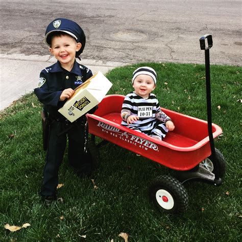 cops and robbers family costume 6