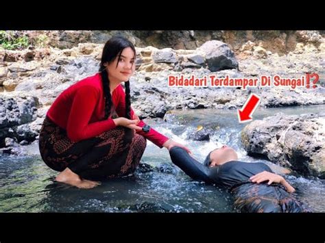 GAWAT ADA DUA BIDADARI DESA SEDANG MANDI DI SUNGAI APA YANG TERJADI