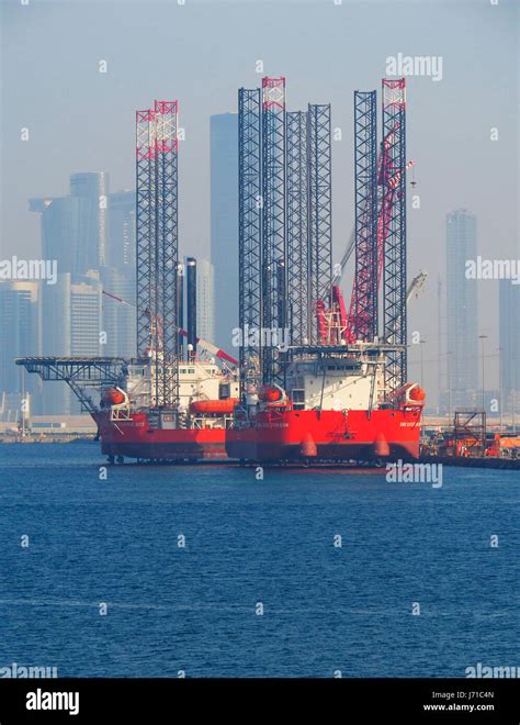 United Arab Emirates Oil Rig Hi Res Stock Photography And Images Alamy