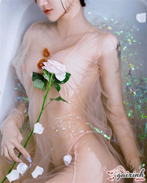 Hot girl tóc ngắn vô cùng sexy và cá tính