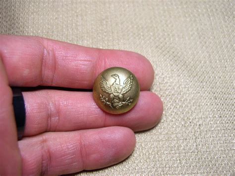 Non Dug Civil War Union Artillery Coat Button Eagle A R W Robinson