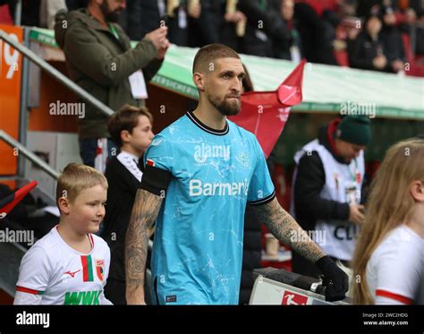 Robert Andrich Bayer 04 Leverkusen Beim Einlaufen Hi Res Stock