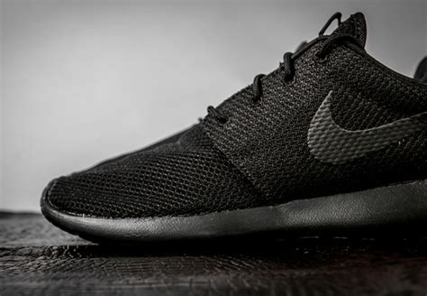 Nike Roshe One Triple Black - Sneaker Bar Detroit