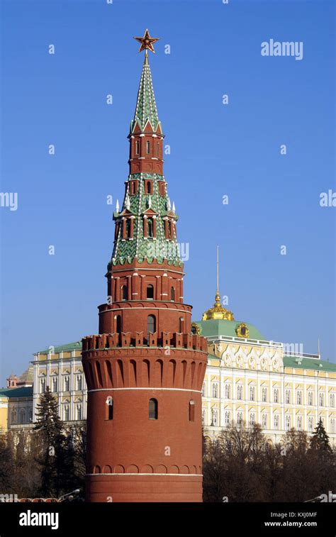 Tower With Red Star And Big Kremlin Palace Moscow Stock Photo Alamy