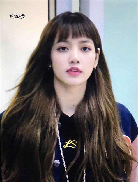 Blackpink-Lisa-new-bangs-swag