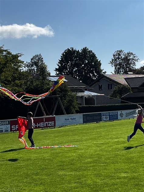 Flieg Flieg Flieg Drache Im Wind Grundschule Saaldorf Surheim