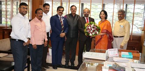 Shri B V Gopal Reddy President And Members Of Fkcci Met Smt C Shika