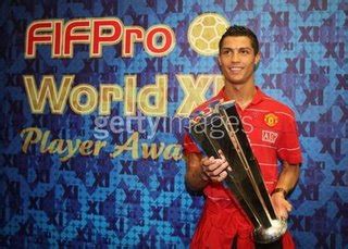 O Portugu S Cristiano Ronaldo Fatura A Bola De Ouro Escolhido O Melhor