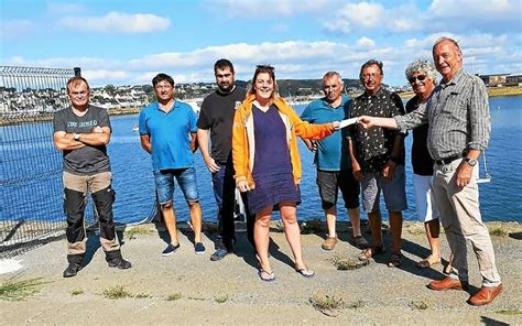 Les P Cheurs Plaisanciers De Kerloch Camaret Font Un Don La Snsm