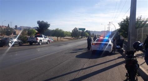 Choca Contra Auto Y Deja Da Os Materiales En Vialidad Los Nogales