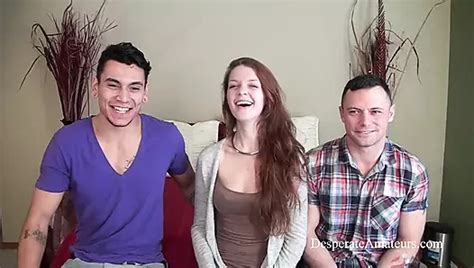 Desperate Amateurs Alisha i Mia uzyskiwanie ich milf duże cycki bawiły się gorącym trójkątem