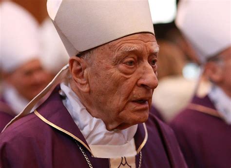 Addio A Monsignor Bettazzi Labbraccio Del Cardinale Zuppi Un Grande