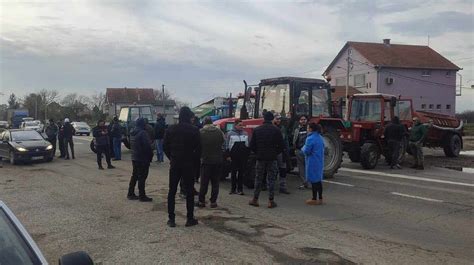 Osmi Dan Protesta Poljoprivrednika Blokade Puteva Po Vojvodini FOTO