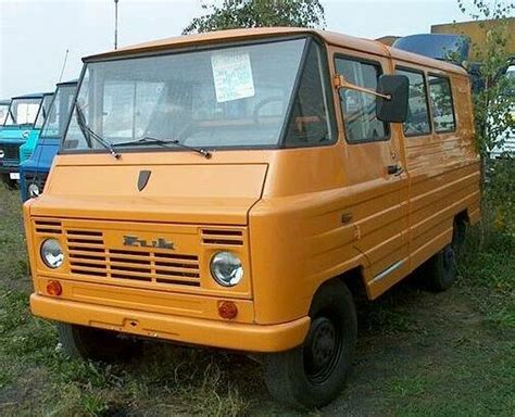 Социалистические иномарки. Микроавтобусы и легкие грузовики.