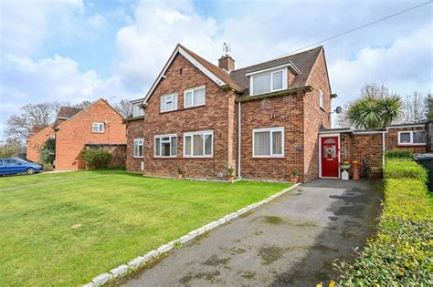 Park Barn Guildford Gu2 2 Bed Semi Detached House £440000