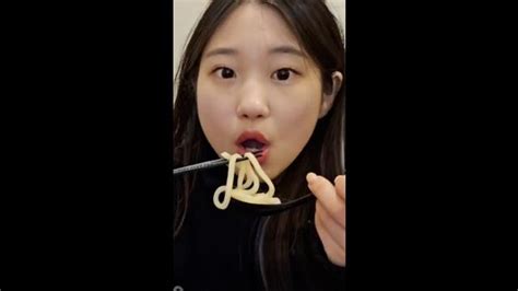 캐치 📵💥 넘어오라우 이적생🌸 💥면발이 미쳤다는🍜우동맛집👧폭풍먹방😱트난민 정두콩💥📵합정역에서 왕십리역까지 지하철2호선