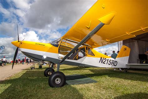 Exhibitors Photo By Andrew Zaback Eaa Airventure Oshkosh Flickr