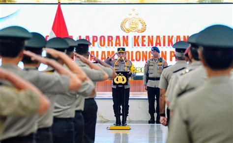 Kapolri Menaikkan Pangkat Perwira Tinggi Mengikuti Rotasi Top