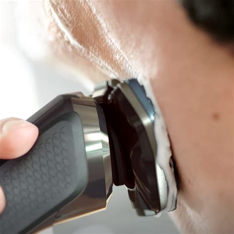 Philips S7000 Chrome Electric Shaver Men - Model S7788/55 | Dry & Wet ...