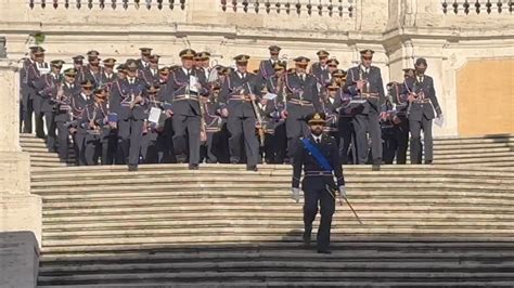 La Banda Dellaeronautica Militare Si Esibisce A Piazza Di Spagna In