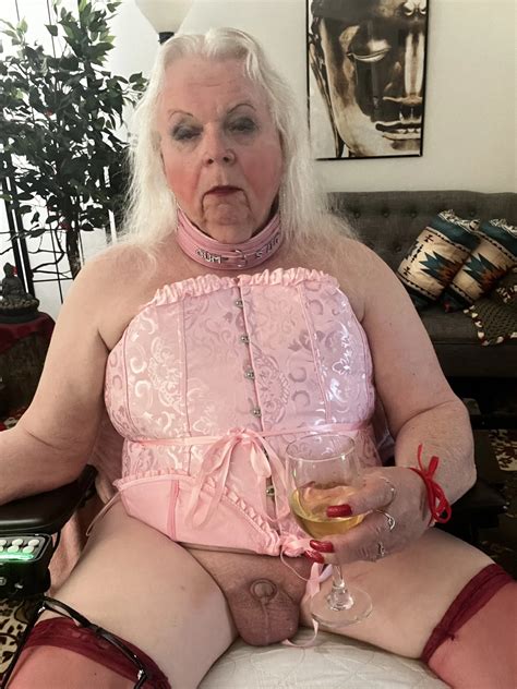 Pissing In Pink And Smoking 18 Nude Pics XHamster