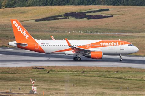 Hamburg Airport EasyJet U2 EZY Operator EasyJet Sw Flickr