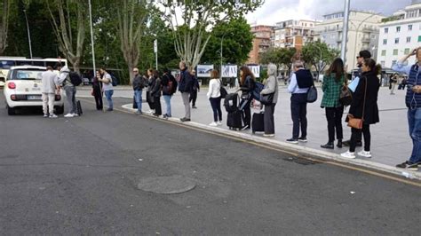 Roma Alla Stazione Tiburtina Posteggio Taxi Fantasma Romait