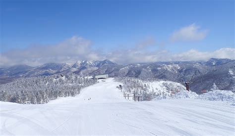 奥志賀高原スキー場。自然美と効率の良いリフトが魅力～山頂通路から～ 雪が好き ～軽井沢を拠点にスキーを楽しむ。たまに旅。まれに仕事～