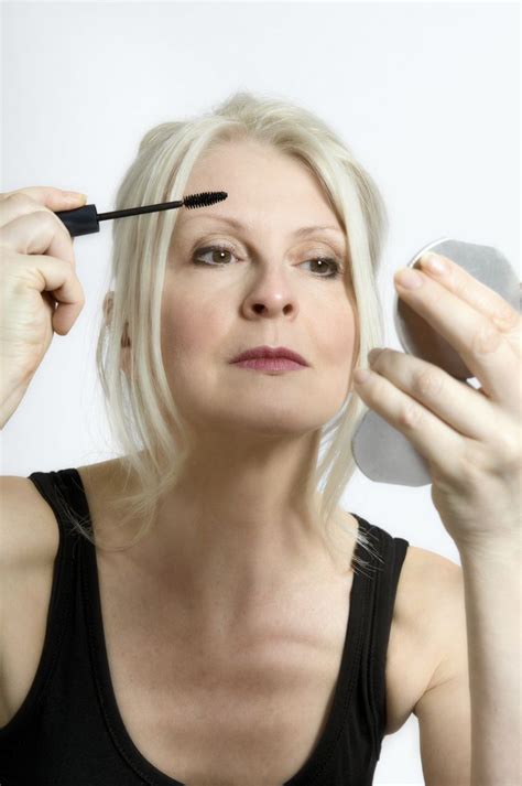 10 Makeup Tips For Women Over 40 To Achieve A Smooth Fresh Look Makeup Tips For Older Women