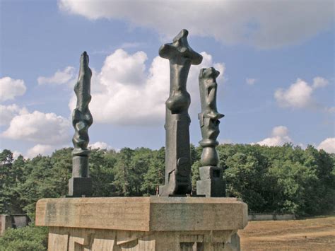 Upright Motive No Glenkiln Cross Works The Henry Moore Artwork