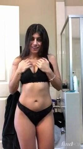 Mia Khalifa Nude Bathroom Striptease Onlyfans Video Leaked 3