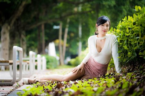 4K Asian Bokeh Brunette Girl Shrubs Sitting HD Wallpaper Rare