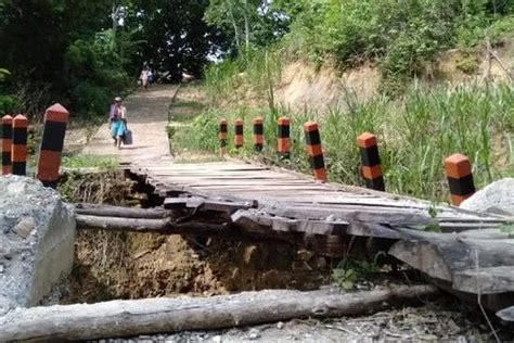 Miris Jembatan Penghubung Dua Desa Di Sampang Dibiarkan Rusak Setahun